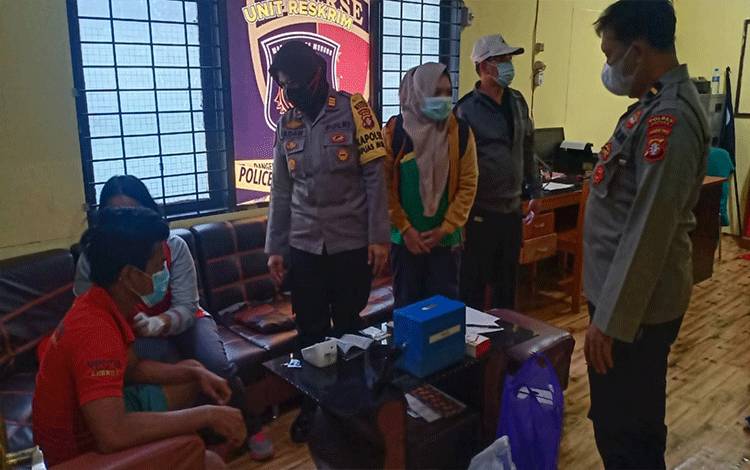Tahanan Polsek Kapuas Murung Terima Vaksinasi Covid-19
