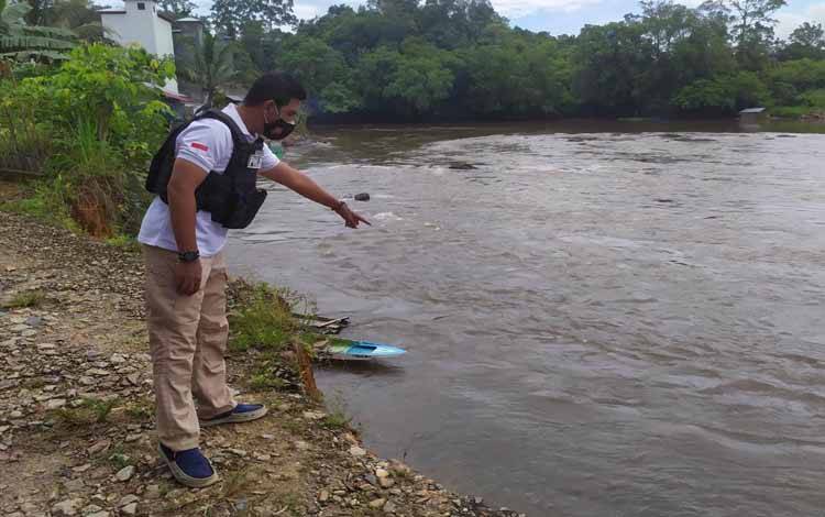 Curah Hujan Tinggi, Polsek Seruyan Hulu Cek Debit Air Sungai