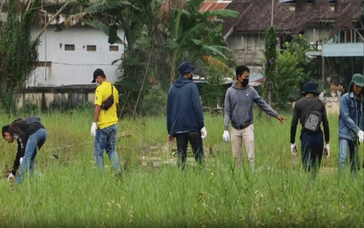 Pemkab Barito Utara Mulai Bersihkan Lapangan Hijau Muara Teweh