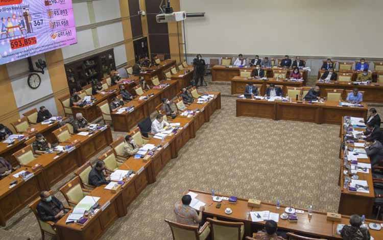 Komisi III DPR Apresiasi Tuntutan Mati Herry Wirawan