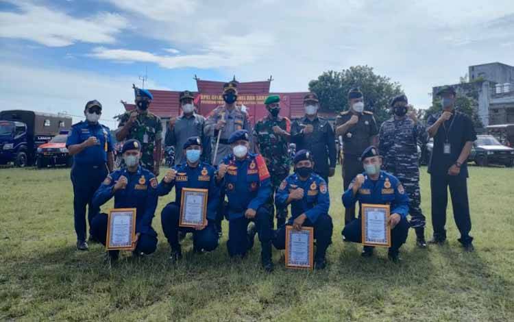 Tangkap Pencuri, Personel Damkar Kobar Dapat Penghargaan dari Polres