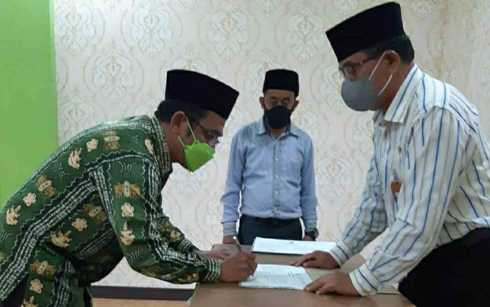 Pegawai KUA Basarang Tanda Tangani Pakta Integritas, Ini Tujuannya