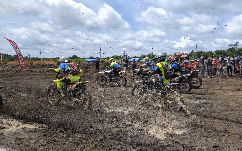 Bupati Minta Segera Gelar Gastrack di Sirkuit Balai Rontah Apui Desa Pondok Damar