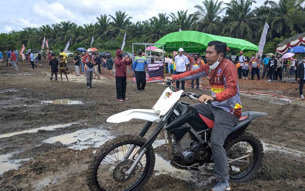 Camat MHU Harapkan Tribun Dibangun di Sirkuit Balai Rontah Apui Desa Pondok Damar