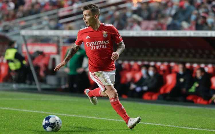 Barcelona Pertimbangkan Boyong Alex Grimaldo dari Benfica