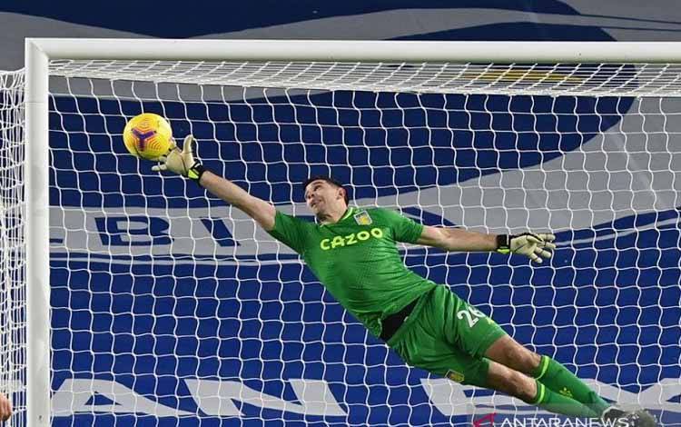 Aston Villa Perpanjang Kontrak Emiliano Martinez Hingga 2027