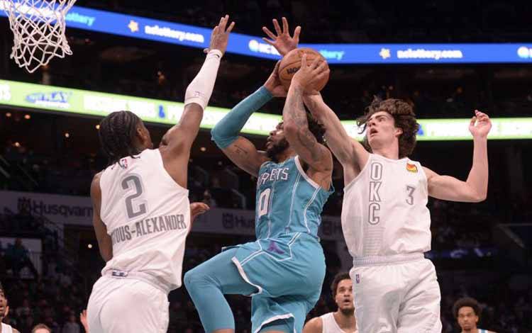 Hornets Memanas dan Petik Kemenangan 121-98 atas Thunder