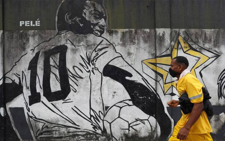 Pele 'Sangat Kuat' Saat Pemulihan dari Tumor, Kata Putrinya