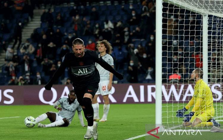 Sergio Ramos Cetak Gol Debut saat PSG Gilas Reims