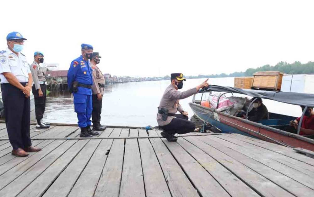 Kapolres Seruyan Turun Langsung Beri Imbauan ke Pengelola Jasa Angkutan Sungai
