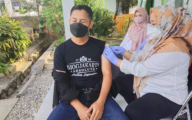 Anggota PWI Kobar Jalani Vaksinasi Booster