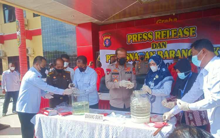 Polda Kalteng dan Jajaran Bekuk Puluhan Tersangka, Polisi Sita 4,2 Kg Narkotika