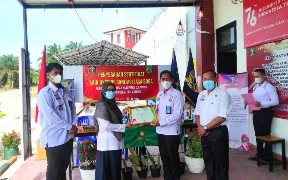 Lapas Sukamara Terima Sertifikat Laik Hygiene Sanitasi dari Dinkes