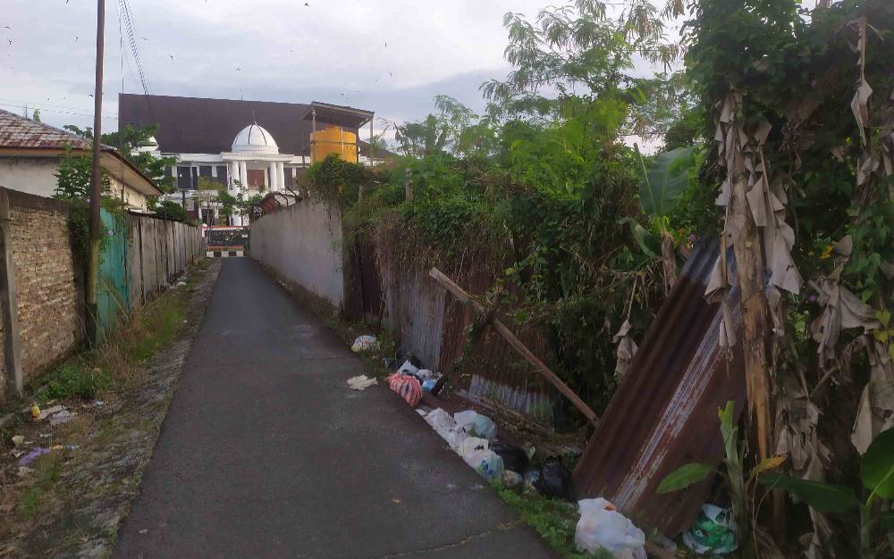 Gang di Depan Rumah Jabatan Bupati Kotim Mendadak Jadi Tempat Pembuangan Sampah