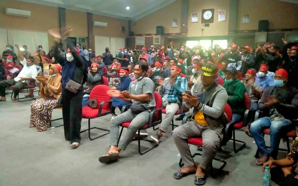 Minta Warga yang Ditahan Kasus Pencurian dan Penadahan Sawit di Lahan HTR agar Dibebaskan