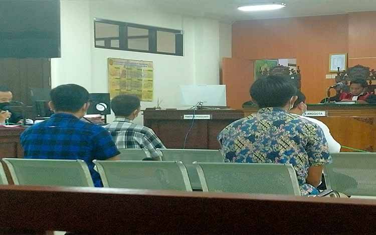 Pencuri Muat Sawit Hasil Curian ke Mobil