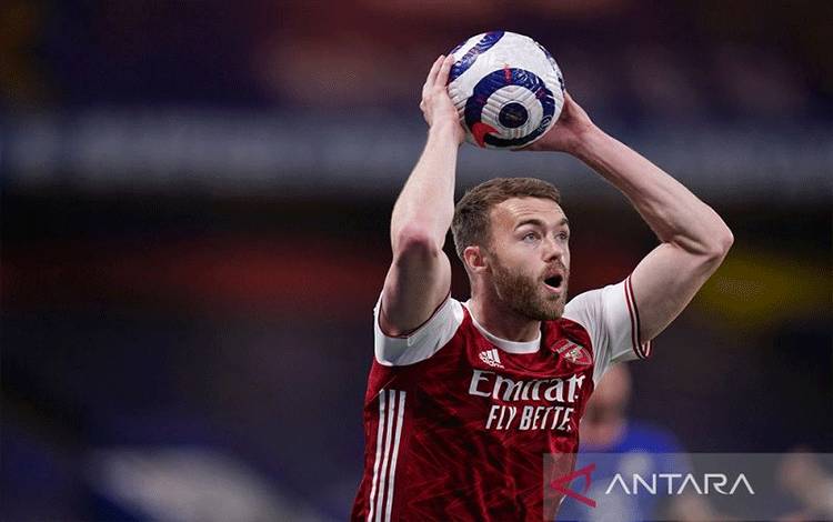 Aston Villa Gaet Calum Chambers dari Arsenal