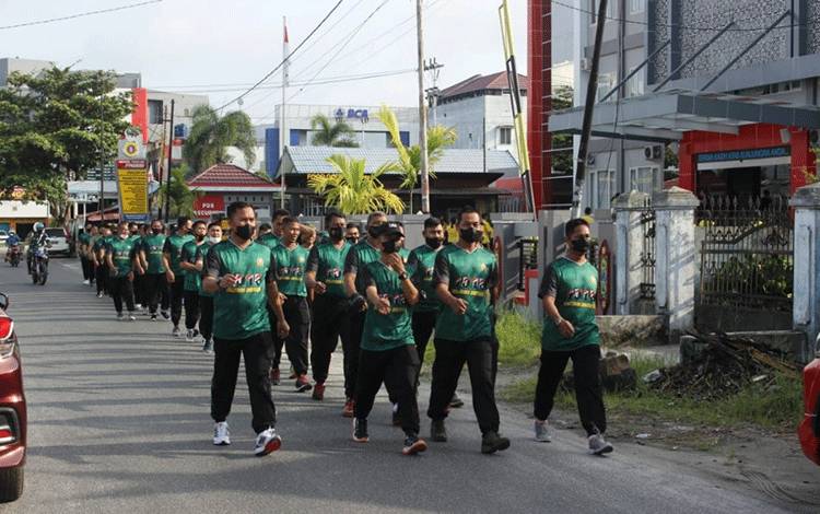 Jaga Imunitas Prajurit di Tengah Pandemi, Dandim Pimpin Jalan Sehat Bersama