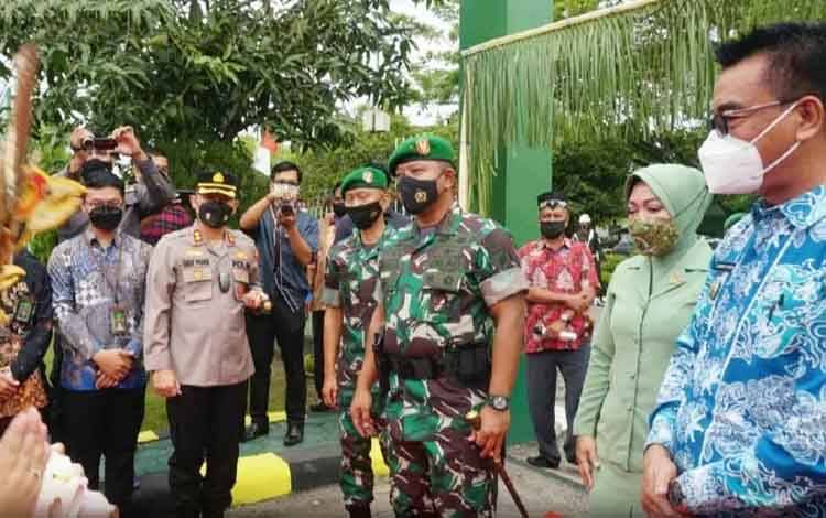 Wakil Bupati Barito Utara Sambut Danrem 102/Panju Panjung