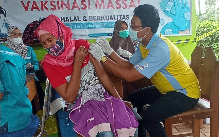 PT. SSMS, Tbk dan Dinkes Kobar Kembali Gelar Vaksinasi Massal