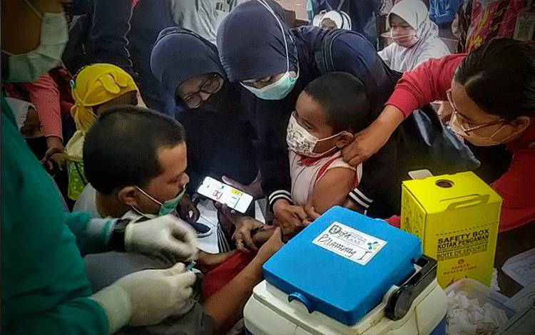 Baru 4 SD di Baamang Jalani Vaksinasi