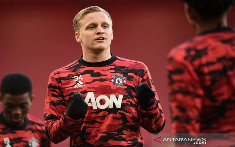 Crystal Palace dan Tottenham Bersaing untuk Dapatkan Donny van de Beek