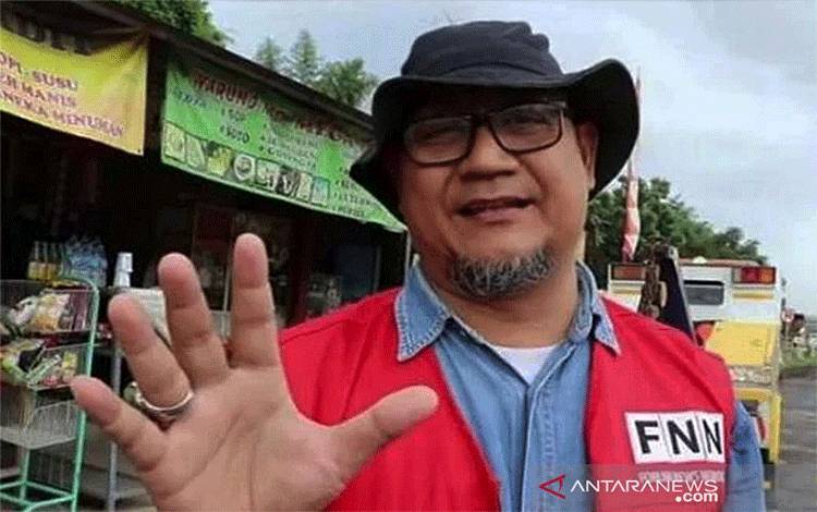 Edy Mulyadi Bawa Pakaian dan Alat Mandi Penuhi Panggilan Penyidik