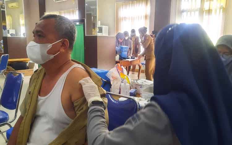 Satgas Covid-19 Kobar Siapkan 1000 Dosis Vaksin Booster Pelayanan Publik