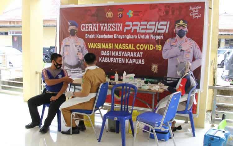 Anggota Polres Kapuas Jalani Vaksinasi Booster