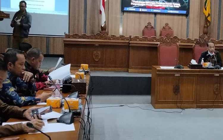 Habiskan Anggaran Hanya untuk Urusan Perbaikan Jalan Dalam Kota