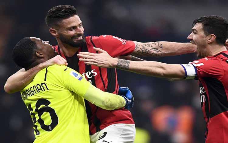 Olivier Giroud Bawa AC Milan Balik Tekuk Inter 2-1 dalam Derbi Milan