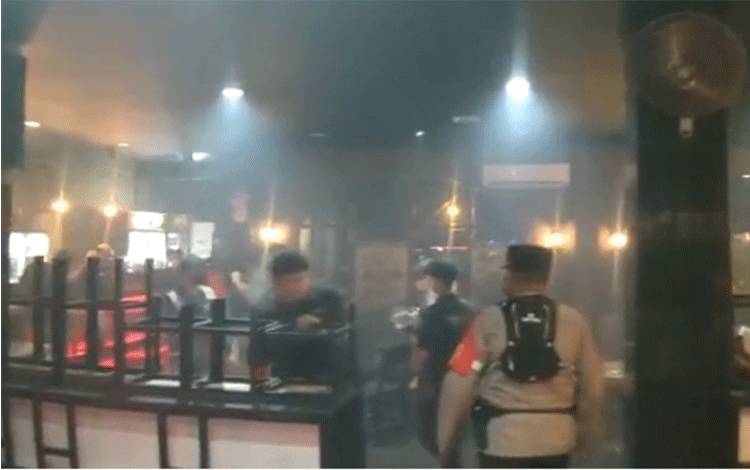 O2 Kafe di Palangka Raya Masih Langgar Jam Operasional