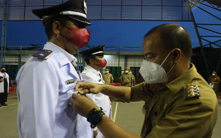Lantik Pejabat Struktural dan Pj Kades, Ini Pesan Bupati Seruyan