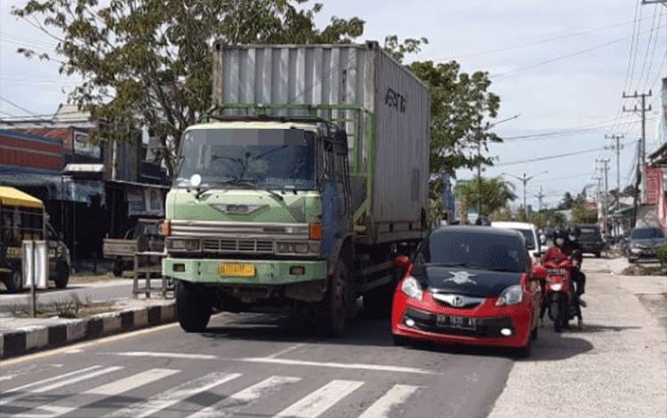 Angkutan Berat Masih Masuk Dalam Kota Pangkalan Bun di Luar Waktu Yang Ditentukan