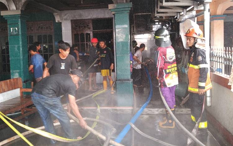 Sigap Melayani, DPKP Palangka Raya Tangani Kejadian Kebakaran Rumah Warga