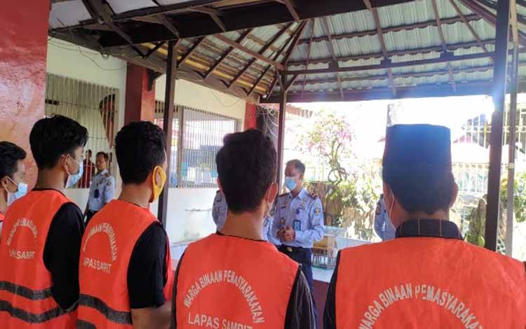 Penuhi Semua Persyaratan, 7 WBP Lapas Sampit Bebas Setelah Terima Asimilasi
