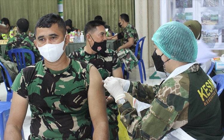 Personel Kodim Palangka Raya Jalani Vaksinasi Dosis Ketiga