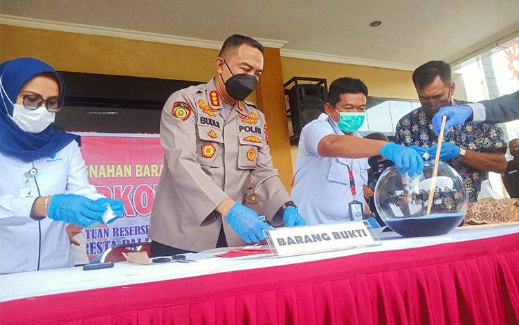 2 Pengedar Narkoba di Palangka Raya Ditangkap Polisi, 1 Ons Sabu Disita