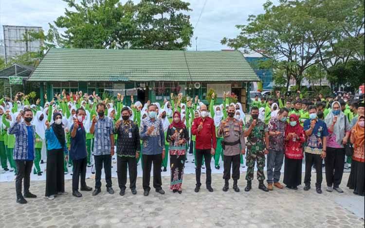 Peringati Hari Gizi Nasional, Pelajar SMP Diajak Makan Buah