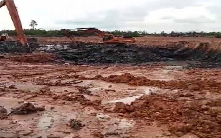 Aktivitas Penambangan Tepi Sungai Dinilai Rusak Lingkungan