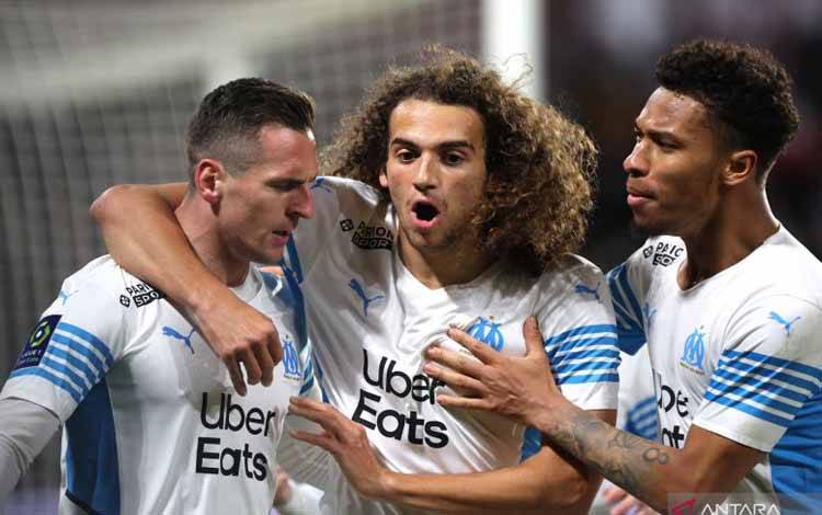 Arkadiusz Milik Selamatkan Marseille di Kandang Metz