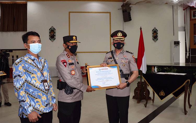 Akhir Masa Jabatan, AKBP Devy Firmansyah Kembali Sabet Penghargaan untuk Polres Kobar