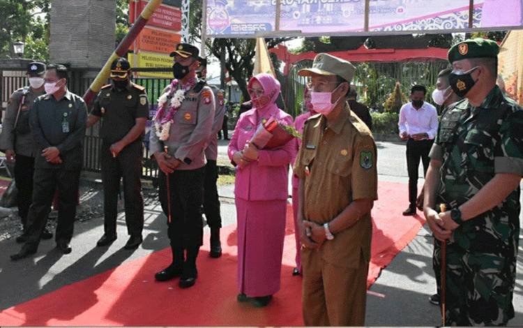 Kapolres Kapuas yang Baru Tiba di Mapolres