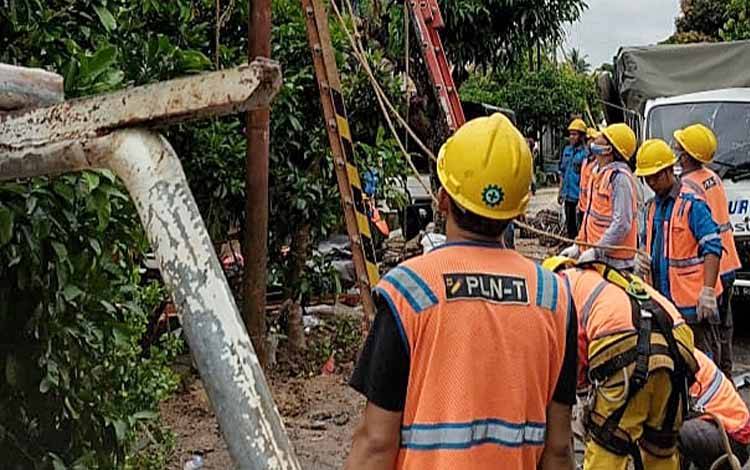 Truk Tabrak Tiang, Jaringan Listrik Arah Barito Timur Putus