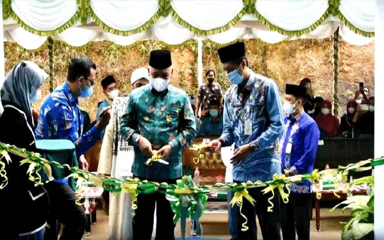 Sekda Resmikan Ruang Kelas Baru MAN Barito Utara