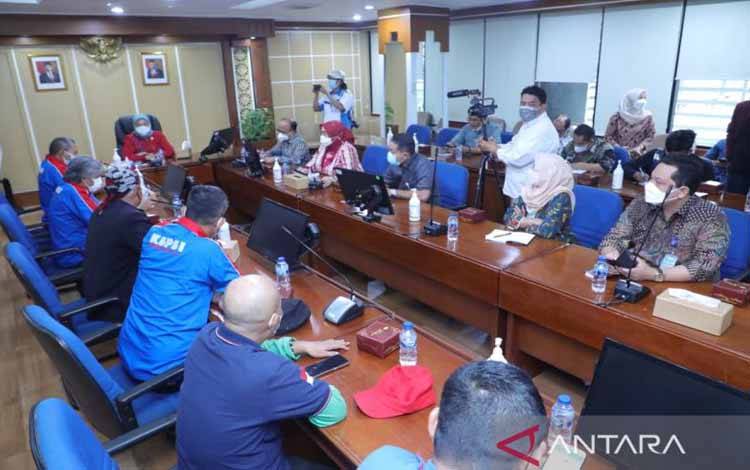 Menaker Ajak Pimpinan Serikat Pekerja Berdialog soal JHT