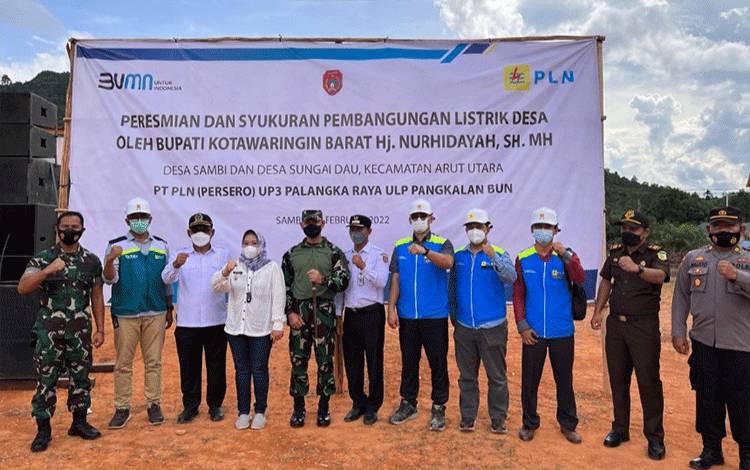 Bentangkan 29,8 KMS Jaringan Listrik, PLN Nyalakan Desa Sambi dan Sungai Dau
