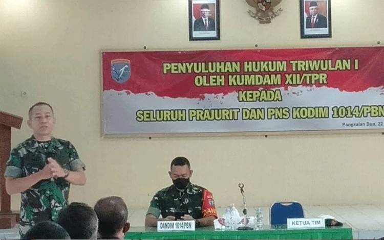 Prajurit Kodim 1014/ Pbn Menerima Penyuluhan Hukum dari Kumdam XII/Tanjungpura