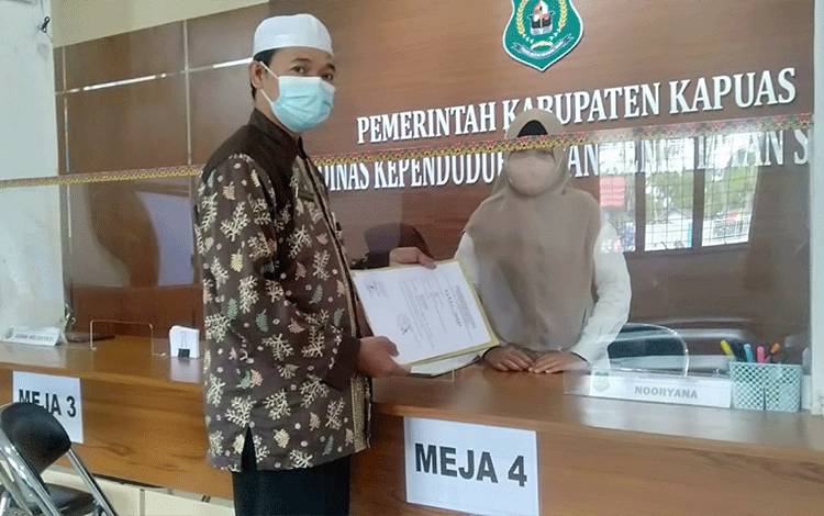 KUA Kecamatan Selat Fasilitasi Pengantin Lakukan Perubahan Status di KTP dan KK