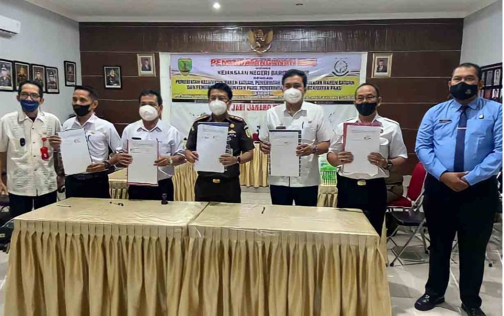 Camat dan Kades dari 2 Kecamatan di Barito Timur Teken MoU dengan Kejaksaan